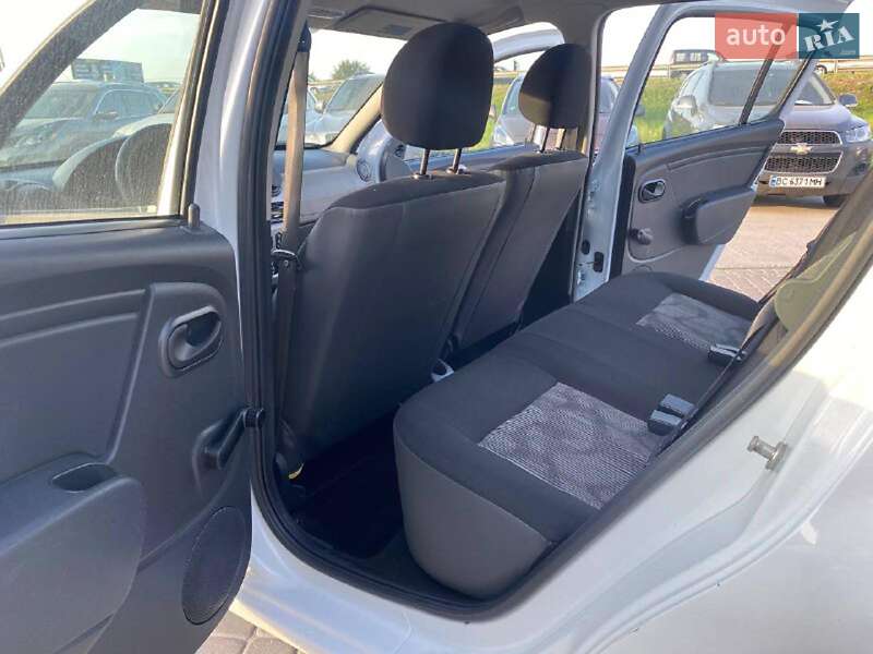 Хэтчбек Dacia Sandero 2010 в Львове