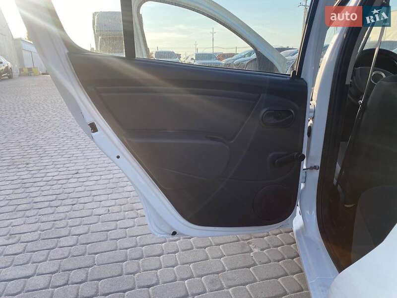Хэтчбек Dacia Sandero 2010 в Львове