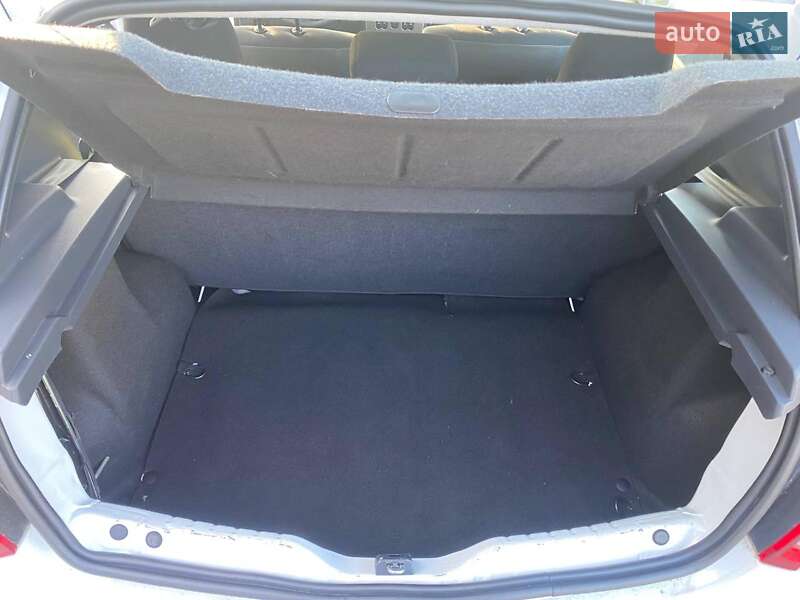 Хэтчбек Dacia Sandero 2010 в Львове