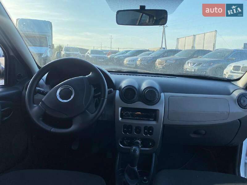 Хэтчбек Dacia Sandero 2010 в Львове