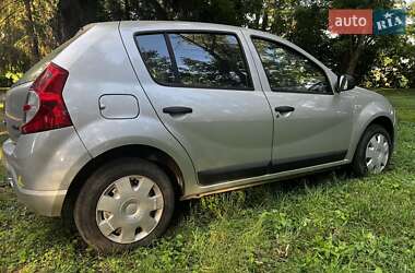 Хэтчбек Dacia Sandero 2008 в 