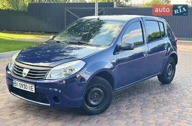 Хэтчбек Dacia Sandero 2009 в 