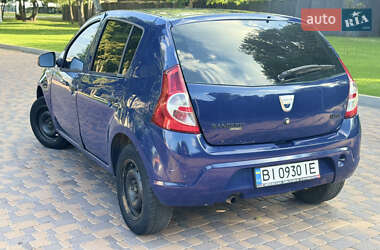 Хэтчбек Dacia Sandero 2009 в 