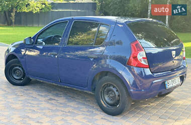 Хэтчбек Dacia Sandero 2009 в 