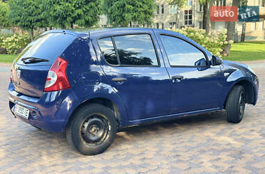 Хэтчбек Dacia Sandero 2009 в 