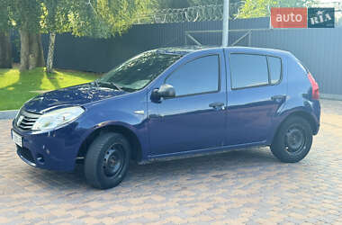 Хэтчбек Dacia Sandero 2009 в 