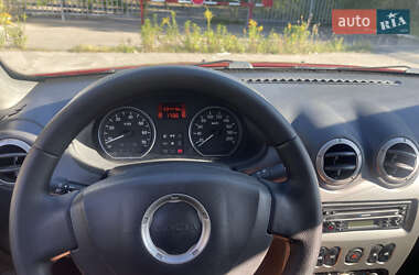 Хэтчбек Dacia Sandero 2010 в 