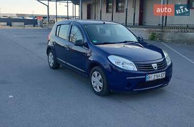 Хэтчбек Dacia Sandero 2009 в Полтаве