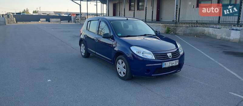 Хэтчбек Dacia Sandero 2009 в Полтаве фото Хэтчбек Dacia Sandero 2009 в Полтаве