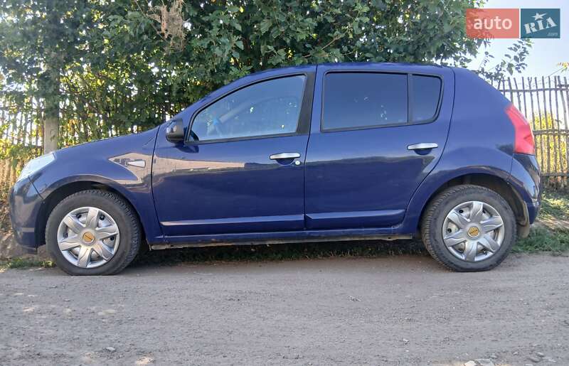Хетчбек Dacia Sandero 2009 в Малій Висці