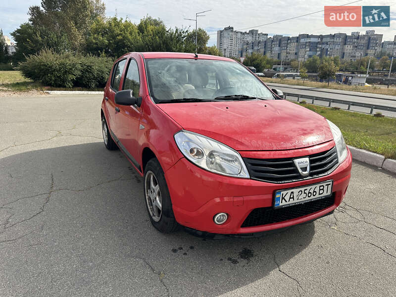 Хэтчбек Dacia Sandero 2009 в Киеве