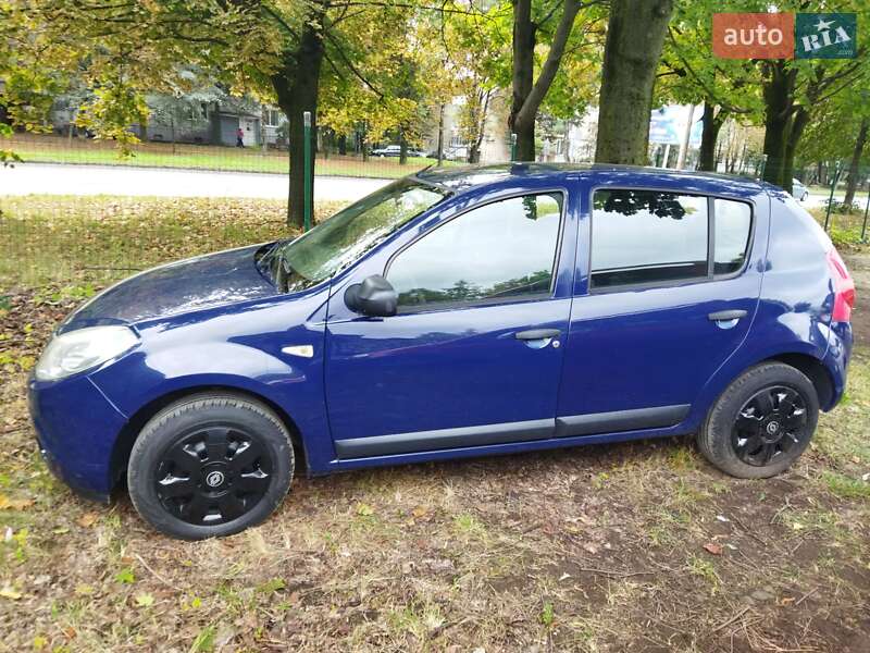 Хэтчбек Dacia Sandero 2009 в Ивано-Франковске