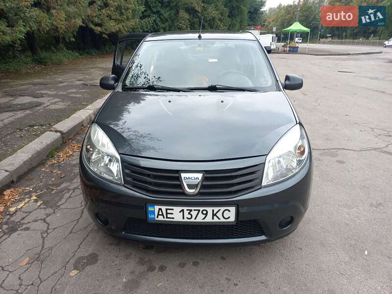 Хэтчбек Dacia Sandero 2010 в Ровно фото Хэтчбек Dacia Sandero 2010 в Ровно