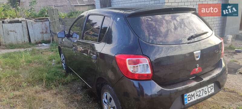 Хэтчбек Dacia Sandero 2014 в Глухове