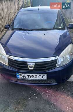 Хэтчбек Dacia Sandero 2009 в Малой Виске
