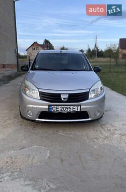 Хетчбек Dacia Sandero 2009 в Чернівцях