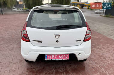 Хэтчбек Dacia Sandero 2009 в 