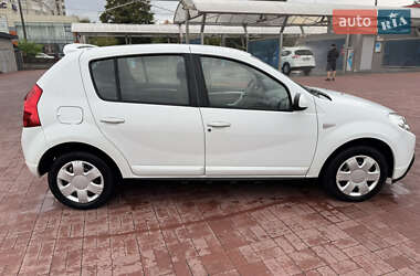 Хэтчбек Dacia Sandero 2009 в 