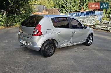 Хэтчбек Dacia Sandero 2008 в 