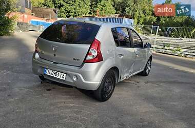 Хэтчбек Dacia Sandero 2008 в 