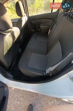 Хэтчбек Dacia Sandero 2013 в 