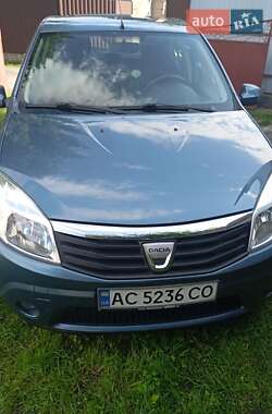 Хэтчбек Dacia Sandero 2011 в 