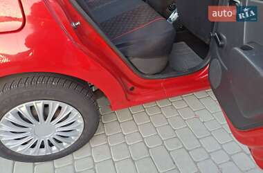 Хэтчбек Dacia Sandero 2008 в 
