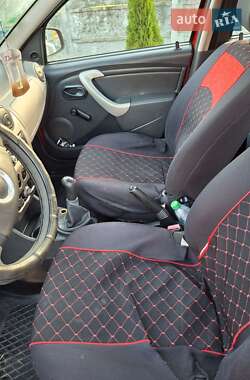 Хэтчбек Dacia Sandero 2008 в 