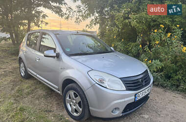 Хэтчбек Dacia Sandero 2009 в Стрые