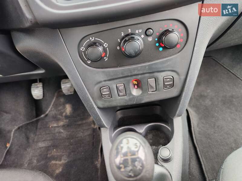 Хэтчбек Dacia Sandero 2015 в Львове