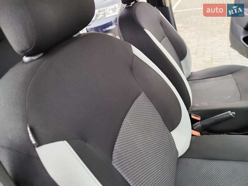 Хэтчбек Dacia Sandero 2015 в Львове