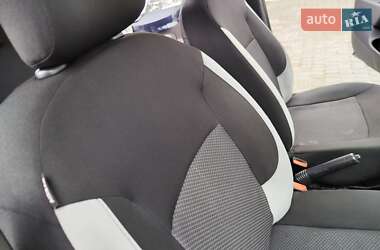 Хэтчбек Dacia Sandero 2015 в 