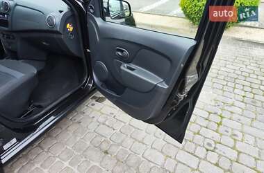 Хэтчбек Dacia Sandero 2015 в 