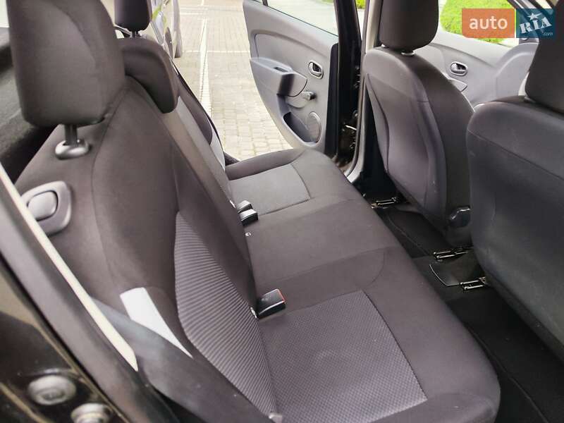 Хэтчбек Dacia Sandero 2015 в Львове