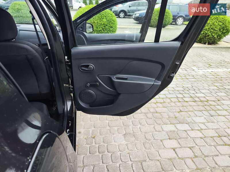Хэтчбек Dacia Sandero 2015 в Львове
