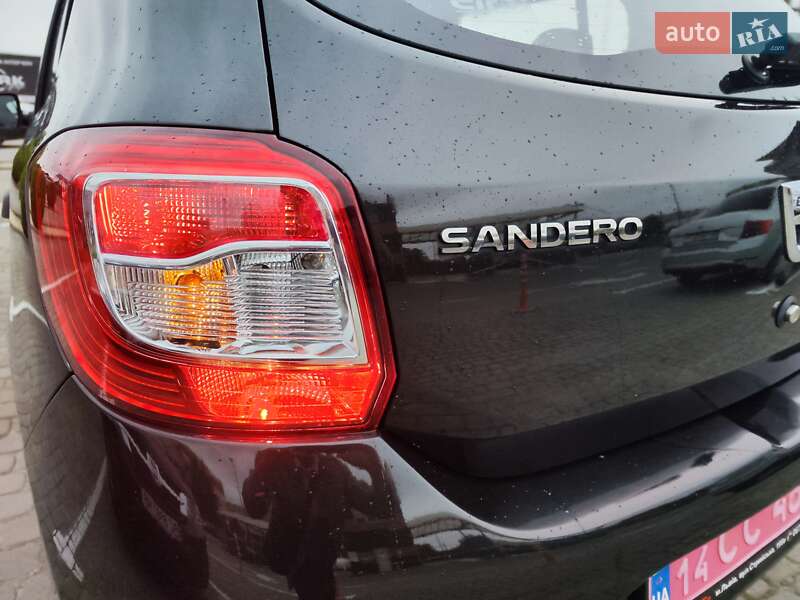 Хэтчбек Dacia Sandero 2015 в Львове