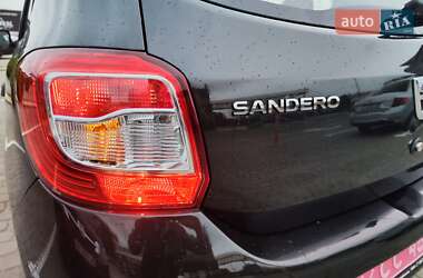 Хэтчбек Dacia Sandero 2015 в 