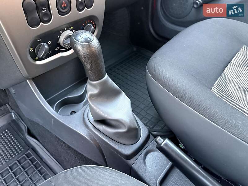 Хэтчбек Dacia Sandero 2009 в Виннице