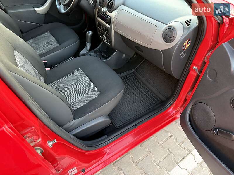 Хэтчбек Dacia Sandero 2009 в Виннице