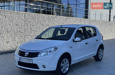 Хэтчбек Dacia Sandero 2011 в Луцке