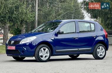 Хэтчбек Dacia Sandero 2010 в Умани