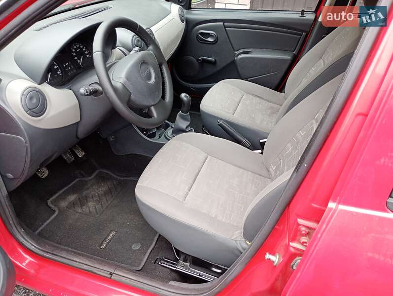 Хэтчбек Dacia Sandero 2009 в Калиновке