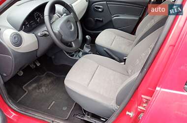 Хэтчбек Dacia Sandero 2009 в 
