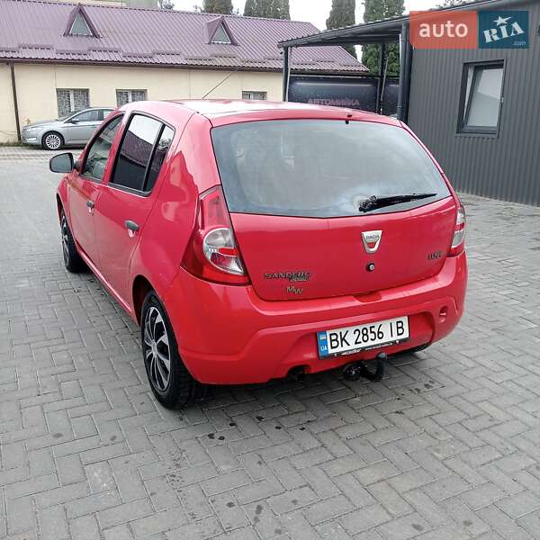 Хэтчбек Dacia Sandero 2009 в Остроге