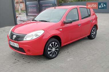 Хэтчбек Dacia Sandero 2009 в Остроге