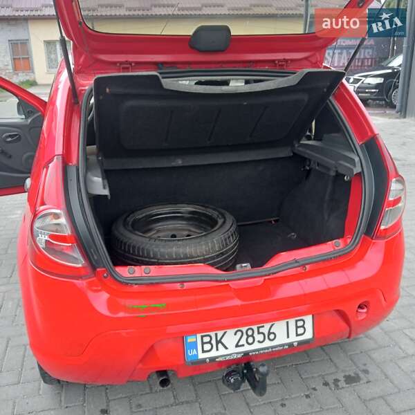 Хэтчбек Dacia Sandero 2009 в Остроге