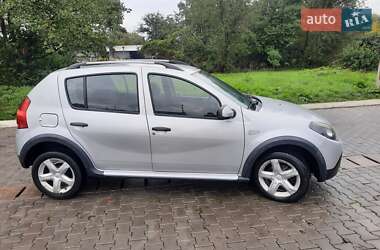Хэтчбек Dacia Sandero 2011 в Черновцах