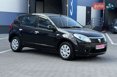 Хэтчбек Dacia Sandero 2011 в Ровно