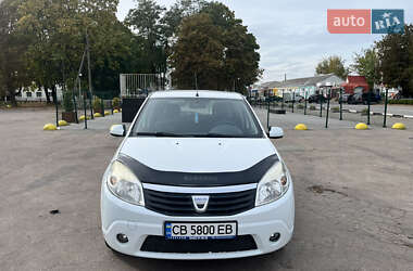 Хэтчбек Dacia Sandero 2010 в Городне