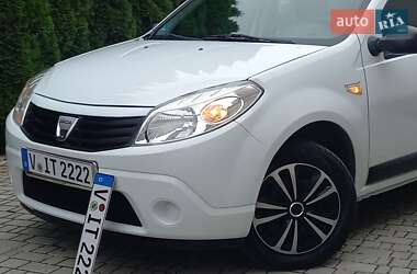 Хэтчбек Dacia Sandero 2009 в 